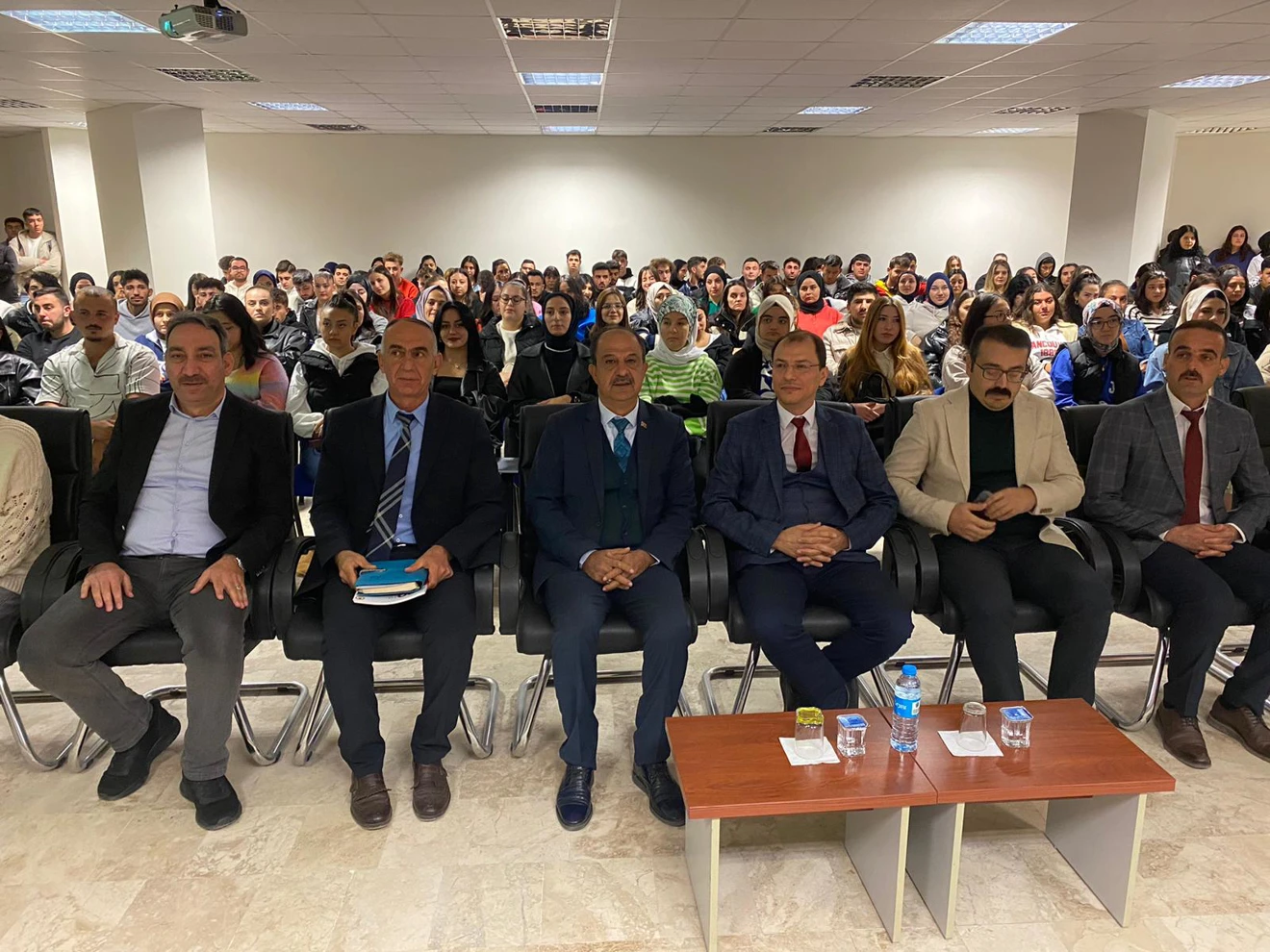 Akören Belediye Başkanı İsmail ARSLAN Yüksekokulumuz öğrencileri ile buluştu.